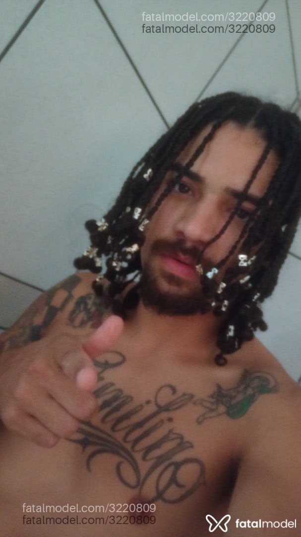 Acompanhante homem com cabelo castanho de olhos castanhos em São Paulo Acompanhante homem com cabelo castanho de olhos castanhos em São Paulo - Piloto