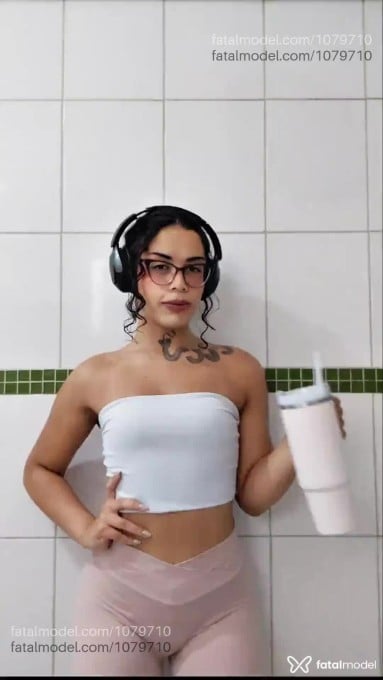 Acompanhante mulher trans morena (o) de olhos castanhos em Santa Maria - Bella