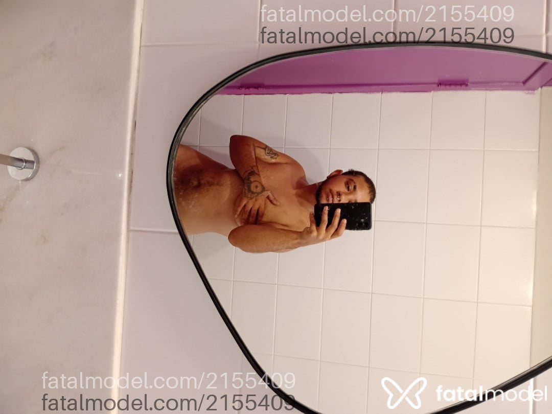 Acompanhante homem trans com cabelo colorido de olhos castanhos em Virtual - Kauã