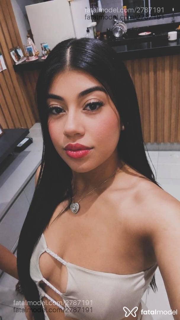 Acompanhante mulher morena (o) de olhos castanhos - Talia