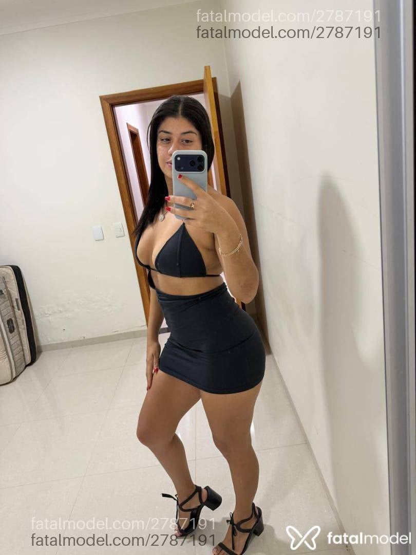 Acompanhante mulher morena (o) de olhos castanhos - Talia