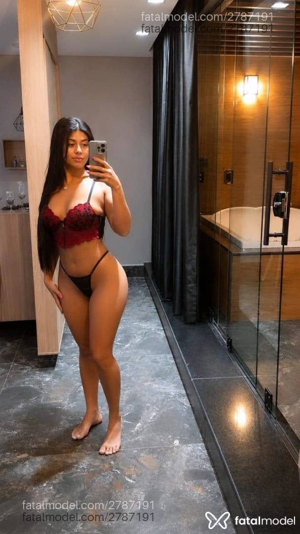 Acompanhante mulher morena (o) de olhos castanhos - Thalia Montenegro