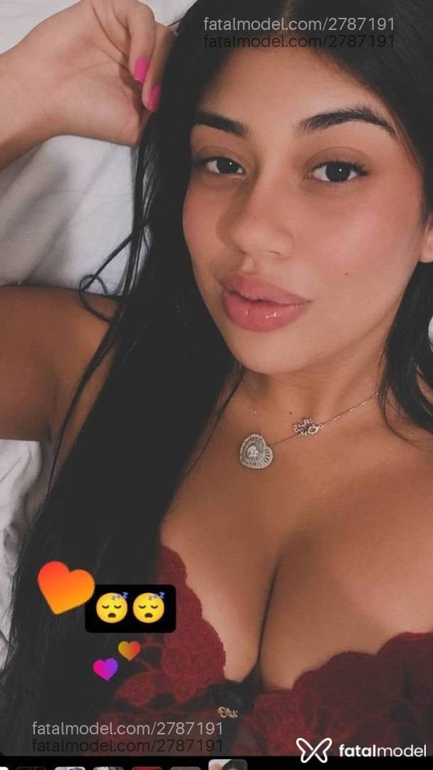Acompanhante mulher morena (o) de olhos castanhos - Talia