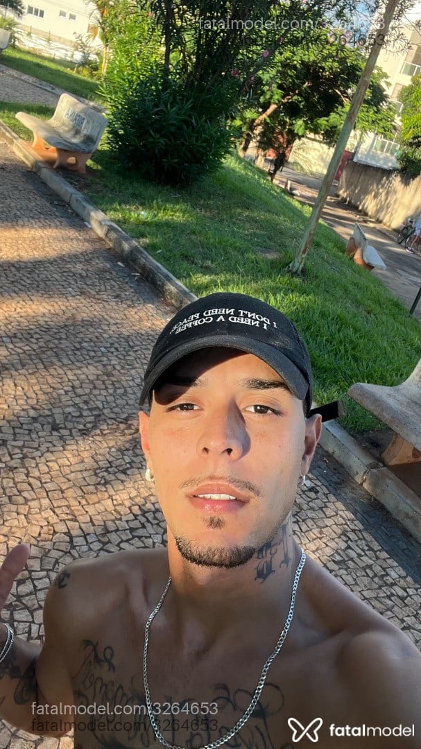 Acompanhante homem morena (o) de olhos pretos - Miguel