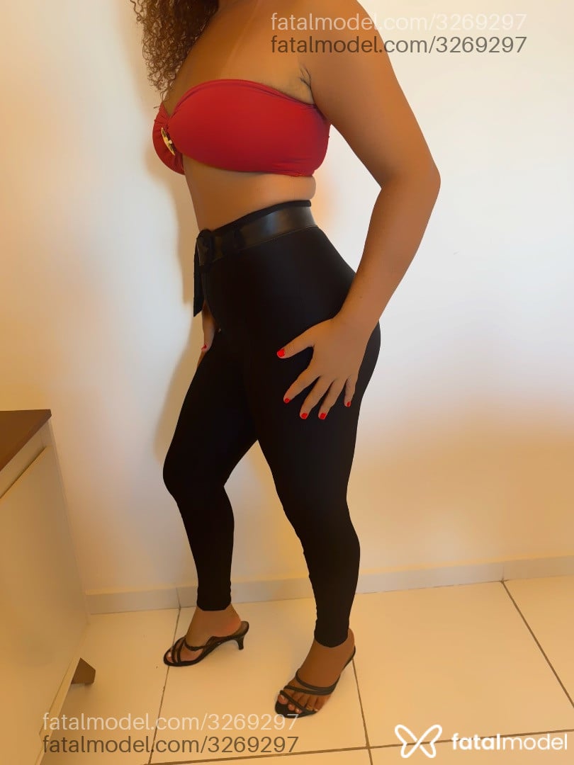 Acompanhante mulher com cabelo castanho de olhos verdes em Aracaju - Tifani Spears