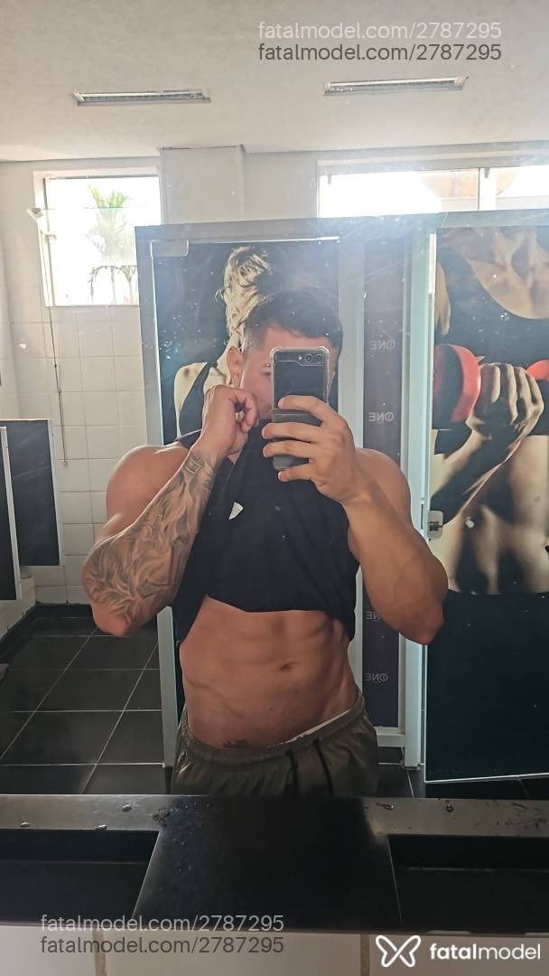 Acompanhante homem morena (o) de olhos castanhos em Limeira - Dominique