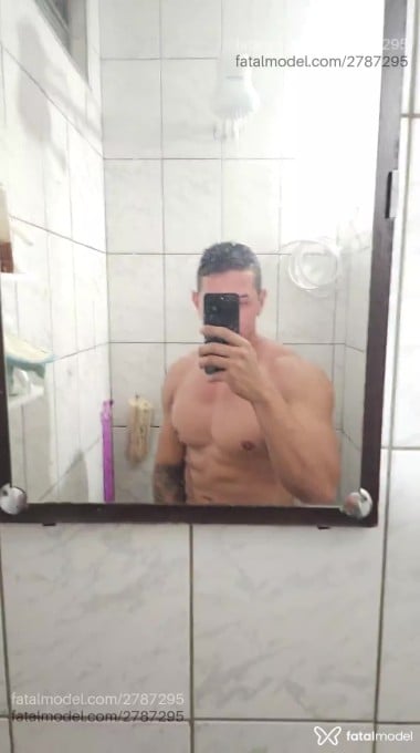 Acompanhante homem morena (o) de olhos castanhos em Limeira - Dominique