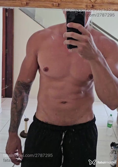 Acompanhante homem morena (o) de olhos castanhos em Limeira - Dominique