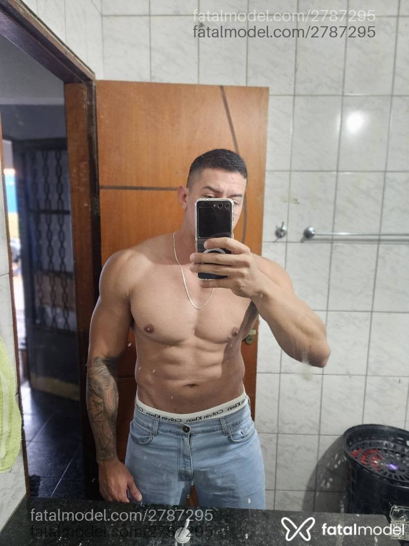 Acompanhante homem morena (o) de olhos castanhos em Limeira - Dominique