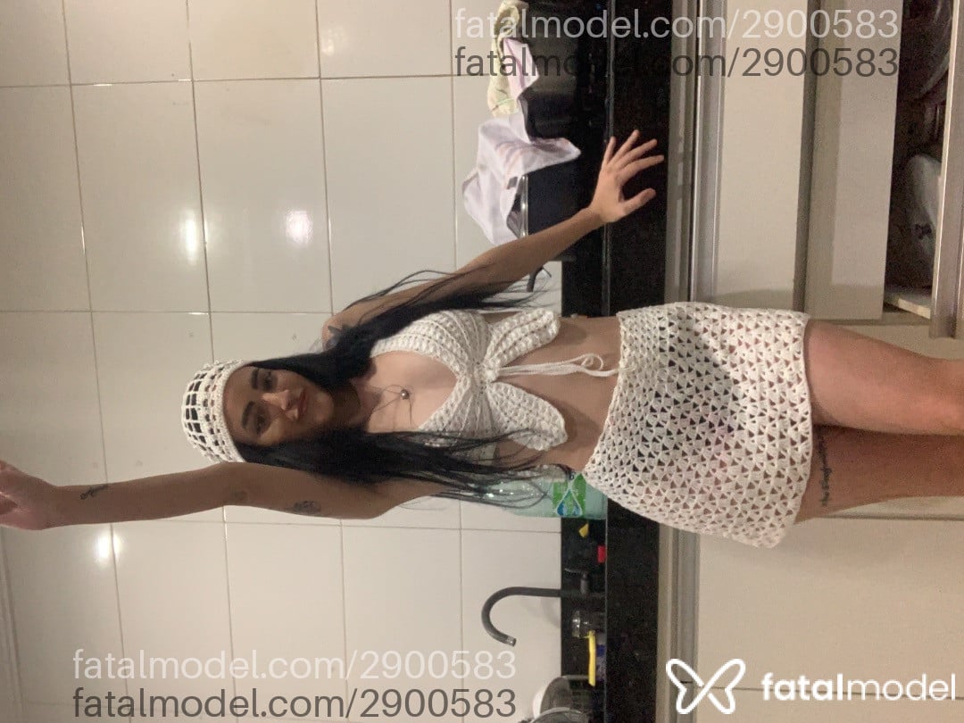 Acompanhante mulher com cabelo castanho de olhos mel em Goiânia - Bella Cubana