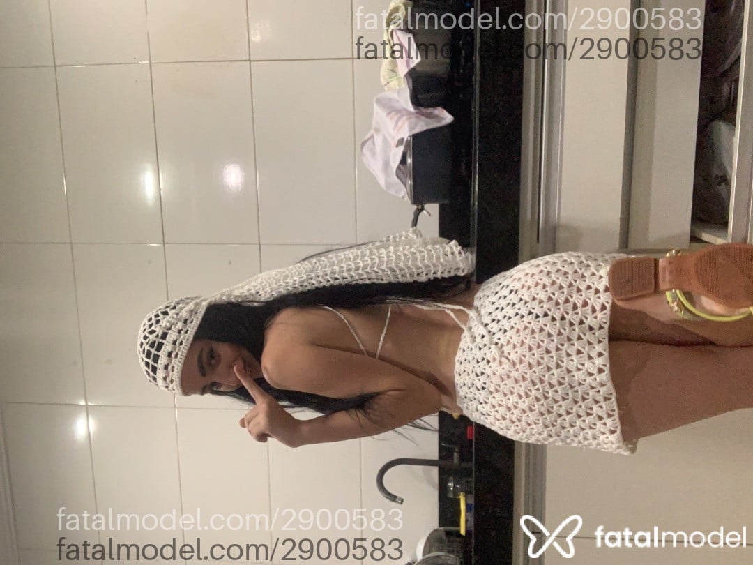 Acompanhante mulher com cabelo castanho de olhos mel em Goiânia - Bella Cubana