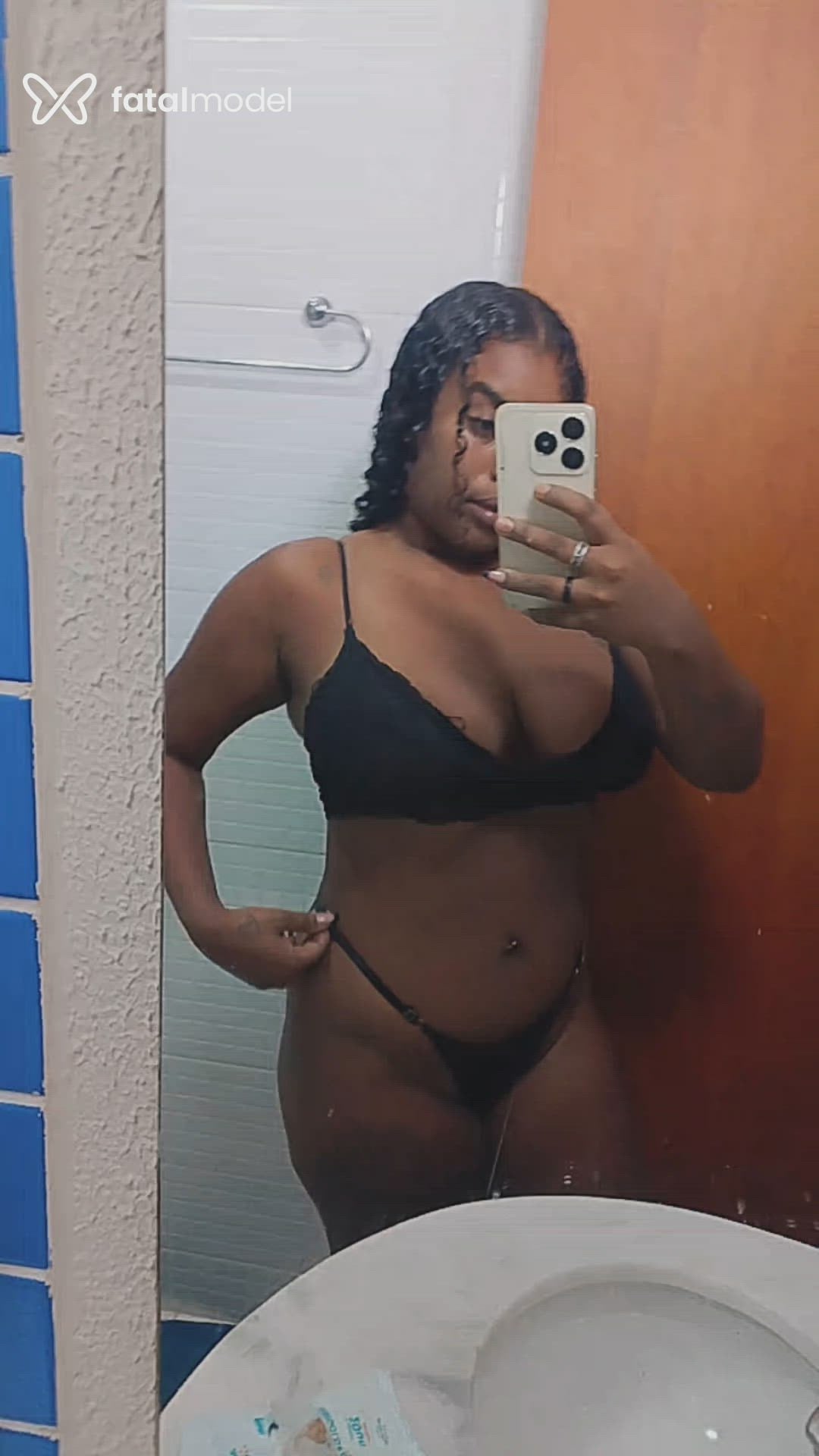Acompanhante mulher morena (o) de olhos pretos em Ubatuba - Isis