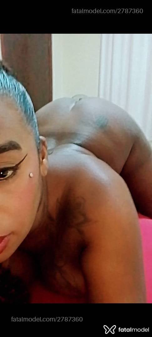 Acompanhante mulher morena (o) de olhos pretos - Isis