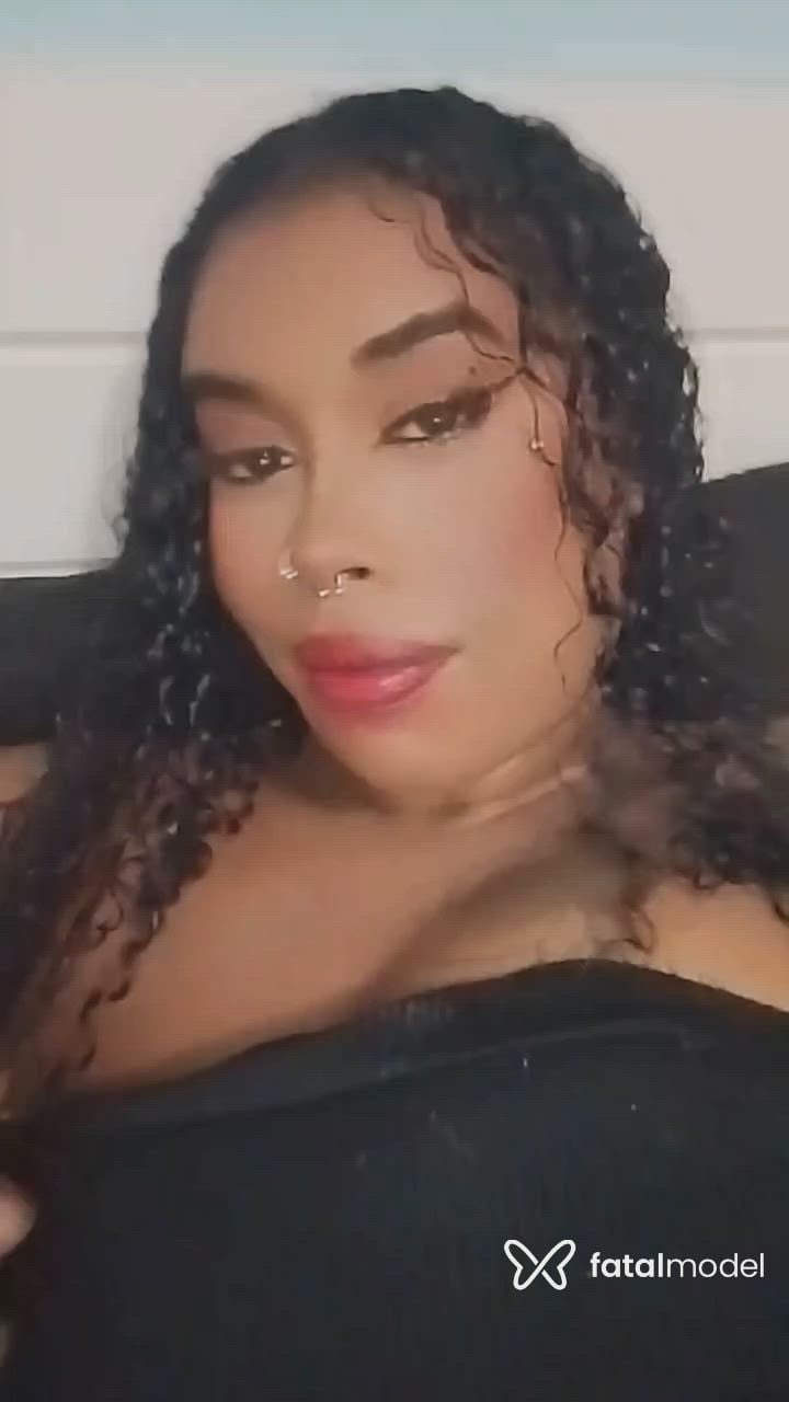 Acompanhante mulher morena (o) de olhos pretos - Isis Acompanhante mulher morena (o) de olhos pretos - Isis
