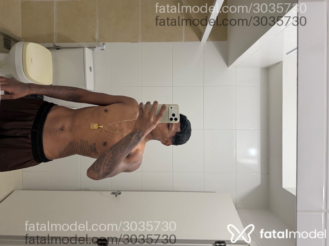 Acompanhante homem morena (o) de olhos pretos - Diego Acompanhante homem morena (o) de olhos pretos - Diego