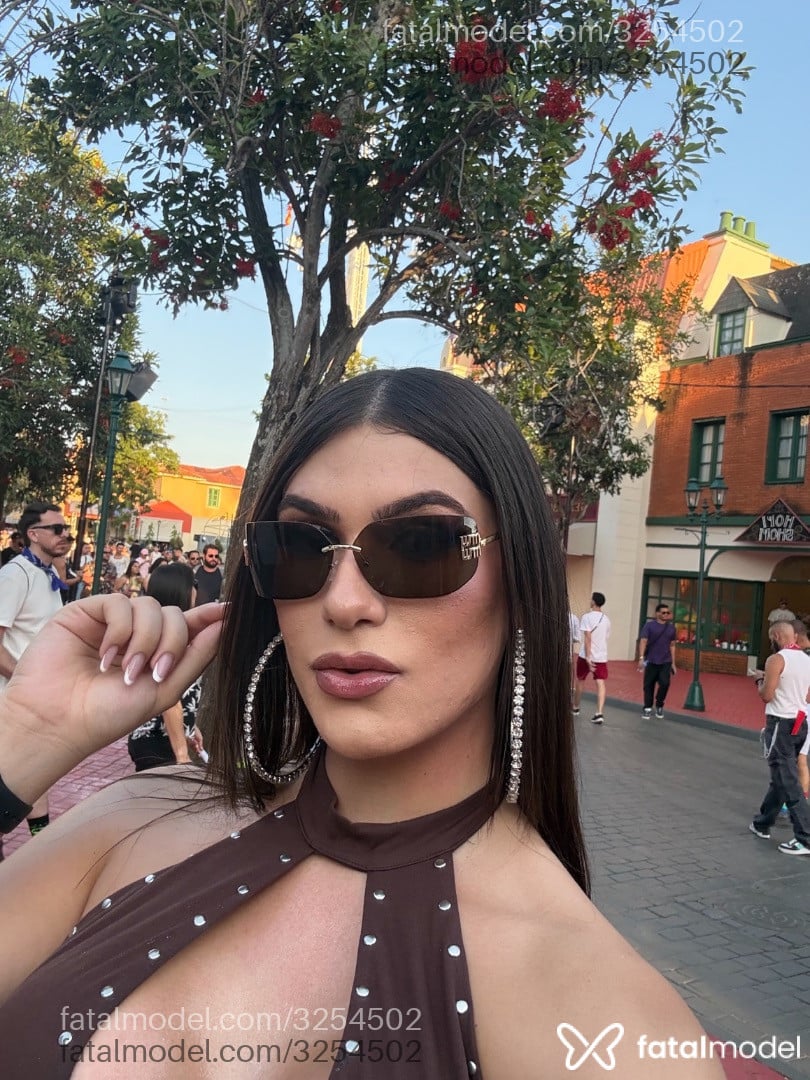 Acompanhante mulher trans com cabelo castanho de olhos castanhos em São José do Rio Preto - Brenda Gloss