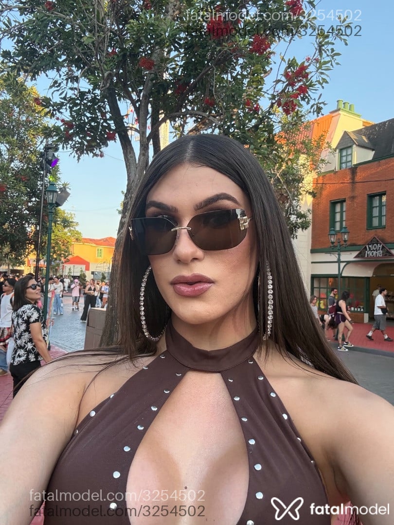 Acompanhante mulher trans com cabelo castanho de olhos castanhos em São José do Rio Preto - Brenda Gloss