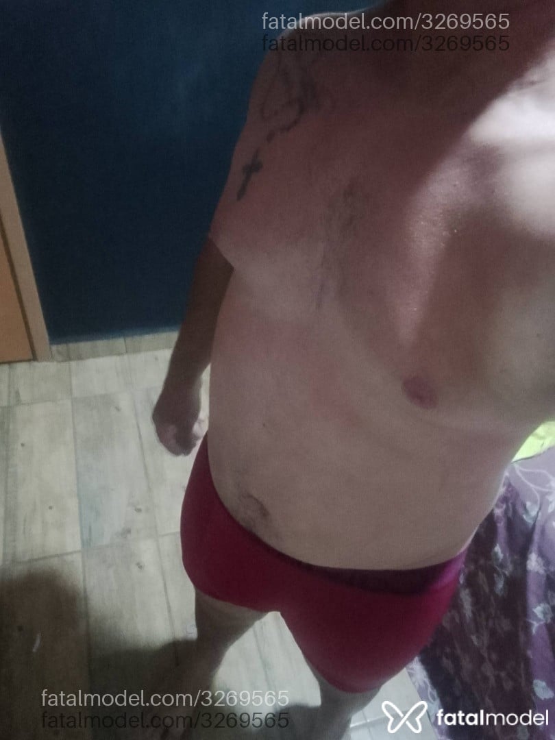 Acompanhante homem com cabelo castanho de olhos verdes em Piracicaba Acompanhante homem com cabelo castanho de olhos verdes em Piracicaba - Berimboy