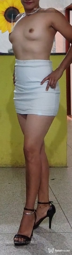 Acompanhante mulher loira (o) de olhos castanhos em Córrego Fundo - Lhoren