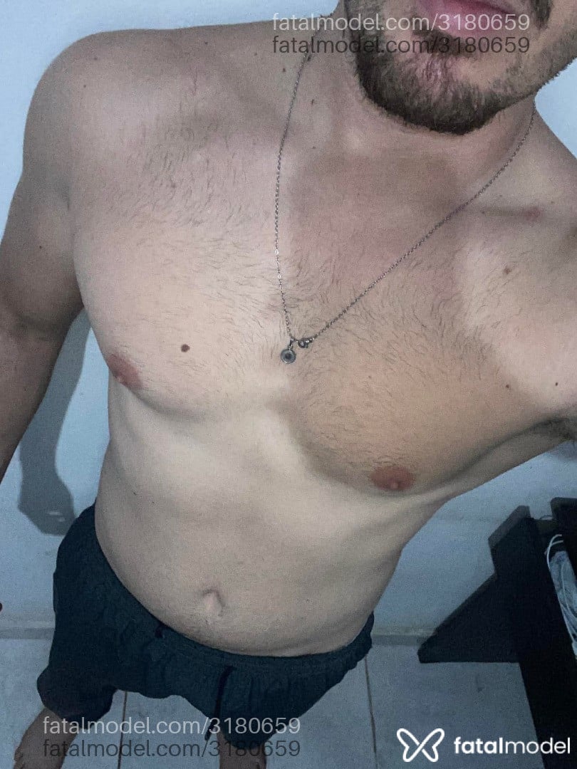 Acompanhante homem com cabelo castanho de olhos castanhos em Goiânia - Leonardo