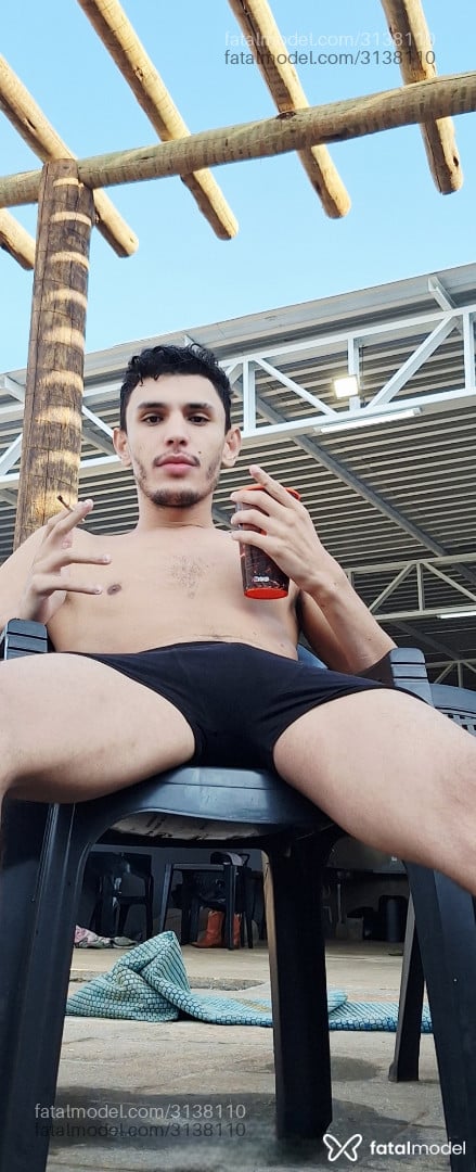 Acompanhante homem morena (o) de olhos castanhos em Rio Verde - Breno Lima