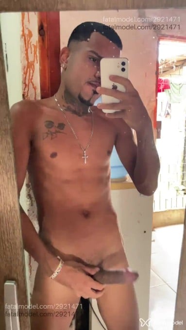 Acompanhante homem com cabelo castanho de olhos castanhos em Fortaleza - Preto Afim