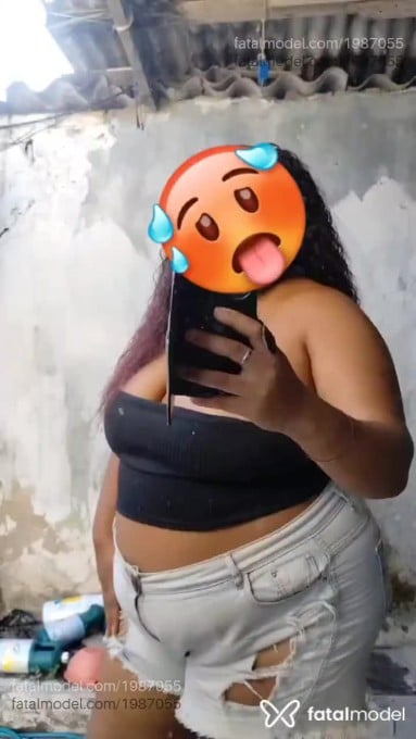 Acompanhante mulher com cabelo castanho de olhos pretos - Bruna
