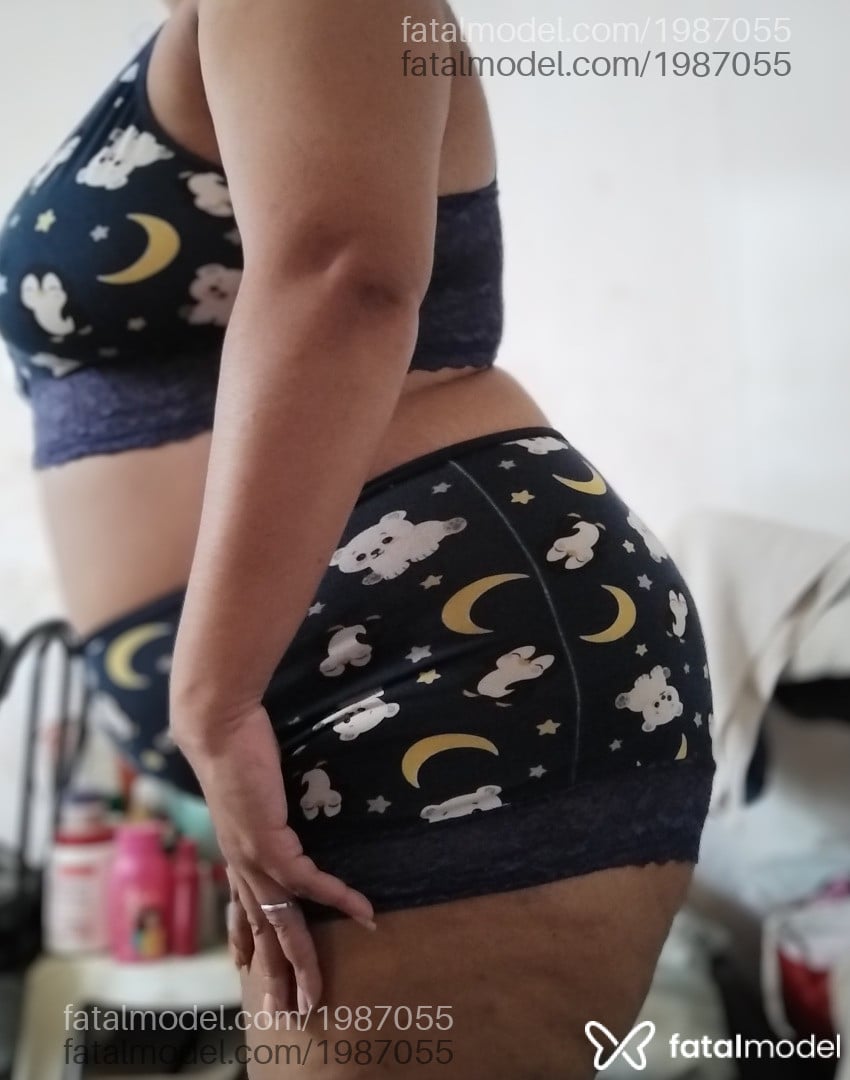 Acompanhante mulher com cabelo castanho de olhos pretos - Bruna
