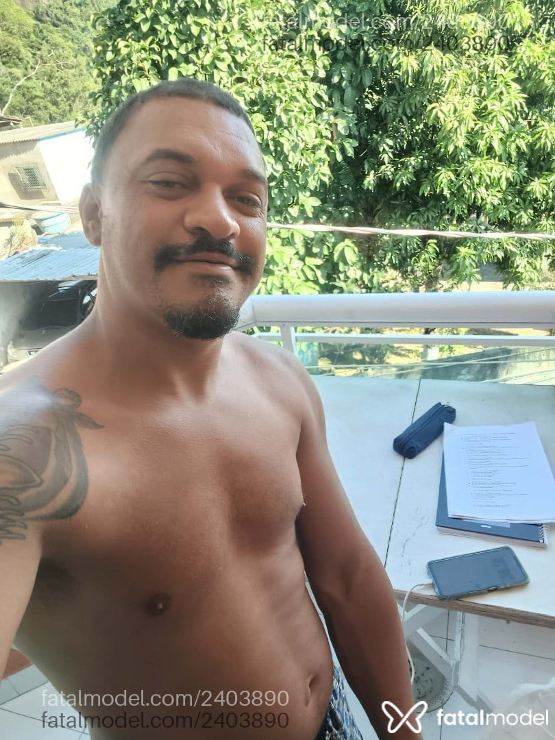Acompanhante homem com cabelo castanho de olhos azuis em Rio de Janeiro - Lukinhas veiga