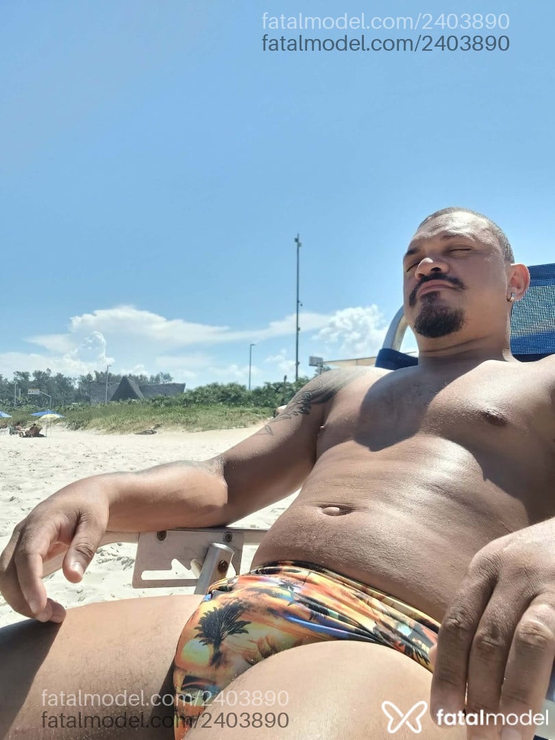 Acompanhante homem com cabelo castanho de olhos azuis em Rio de Janeiro - Lukinhas veiga