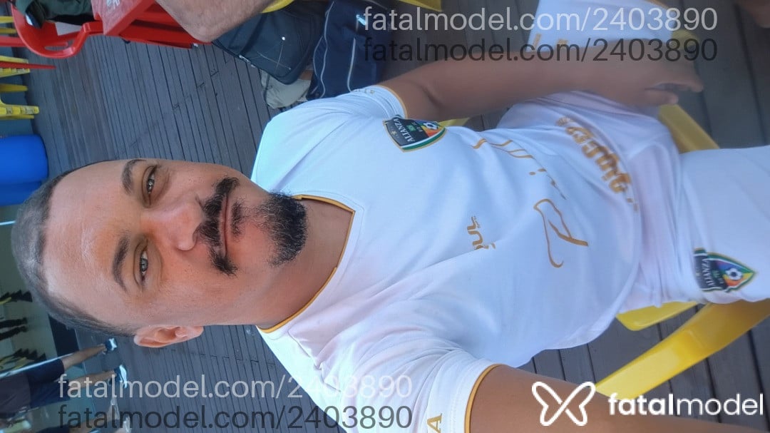 Acompanhante homem com cabelo castanho de olhos azuis em Rio de Janeiro - Lukinhas veiga