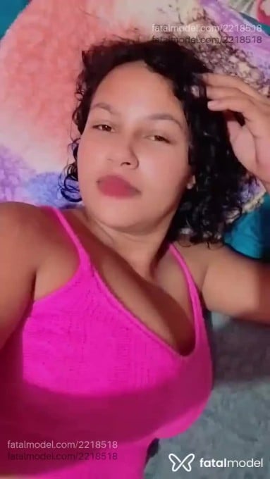 Acompanhante mulher com cabelo castanho de olhos castanhos - Julianan