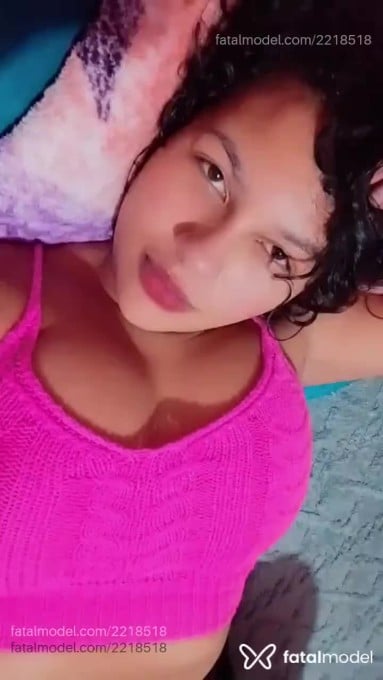 Acompanhante mulher com cabelo castanho de olhos castanhos - Julianan