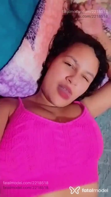 Acompanhante mulher com cabelo castanho de olhos castanhos - Julianan