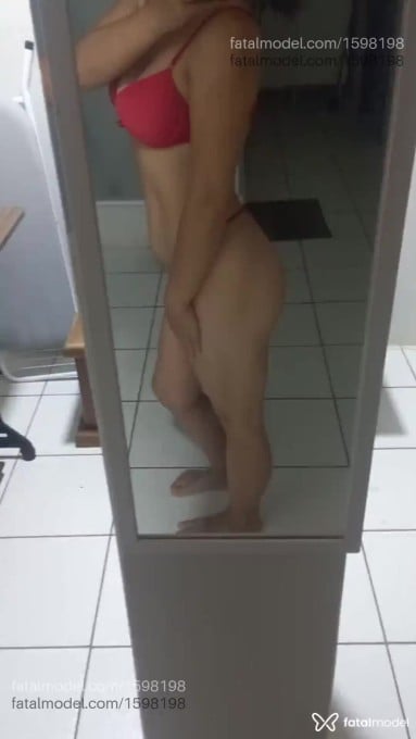 Acompanhante mulher morena (o) de olhos castanhos em Cascavel - Agata