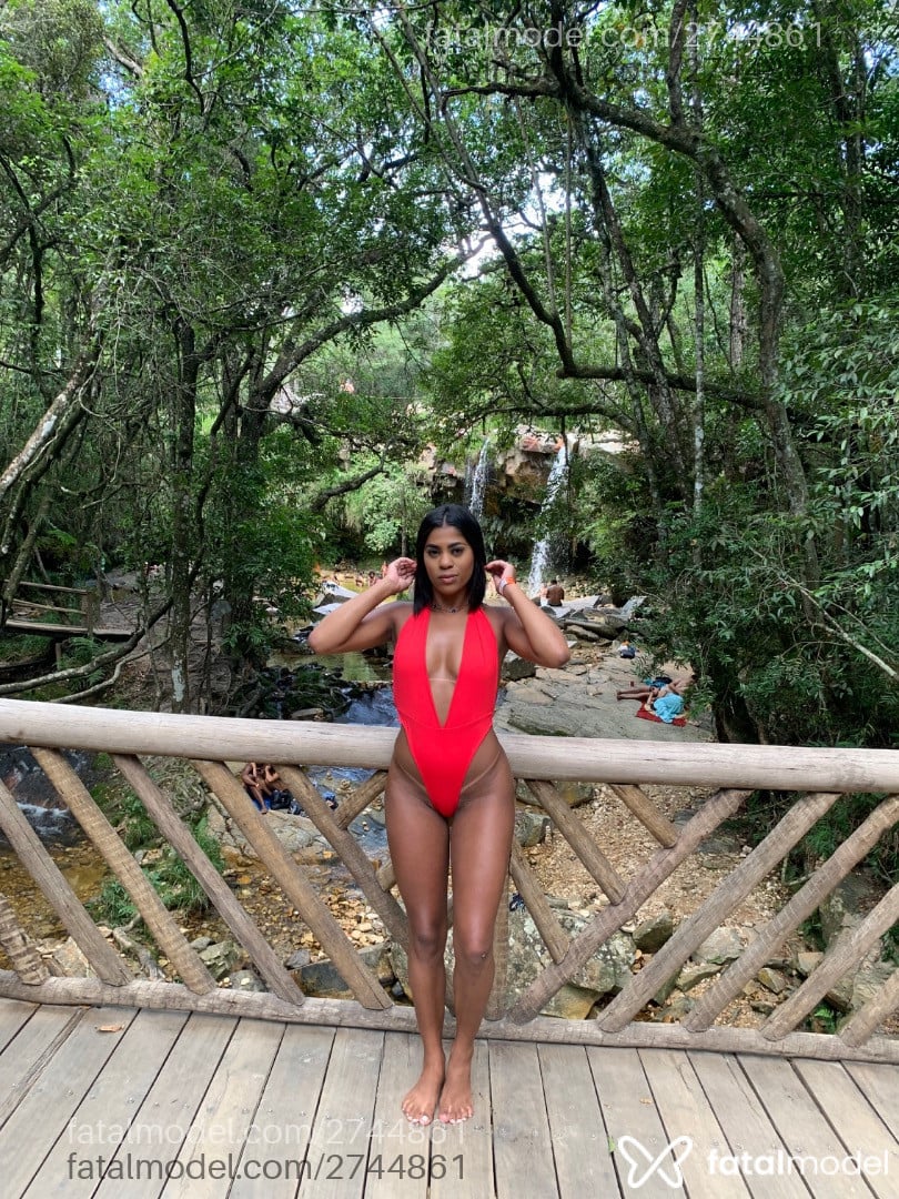 Acompanhante mulher morena (o) de olhos pretos em Belo Horizonte Acompanhante mulher morena (o) de olhos pretos em Belo Horizonte - Vitória