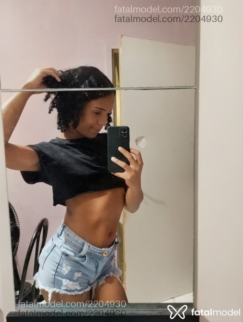 Acompanhante mulher trans morena (o) de olhos castanhos - Isabel