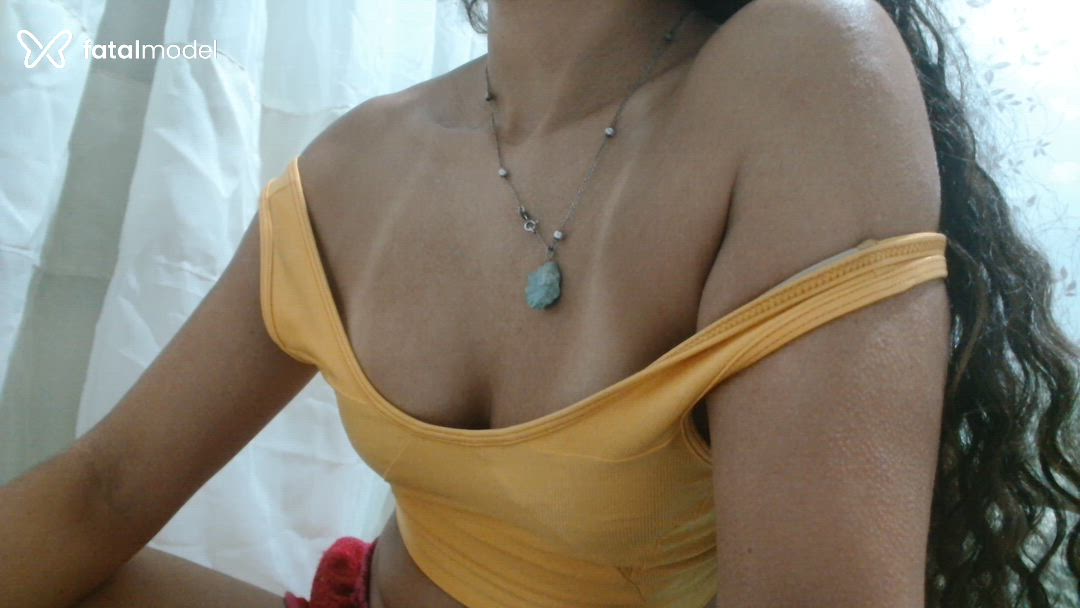 Acompanhante mulher morena (o) de olhos castanhos - Aradia Goddess