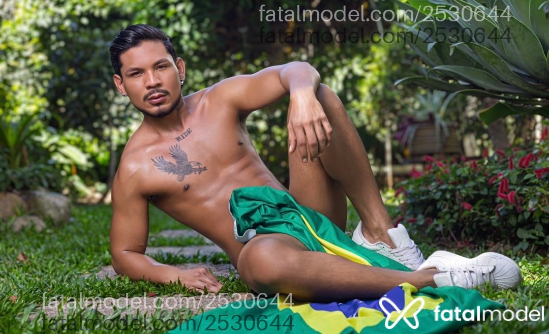 Acompanhante homem morena (o) de olhos castanhos em Curitiba - Xamã