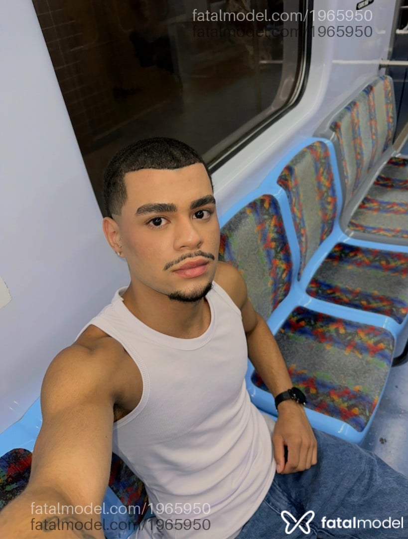 Acompanhante homem morena (o) de olhos castanhos - Gabriel