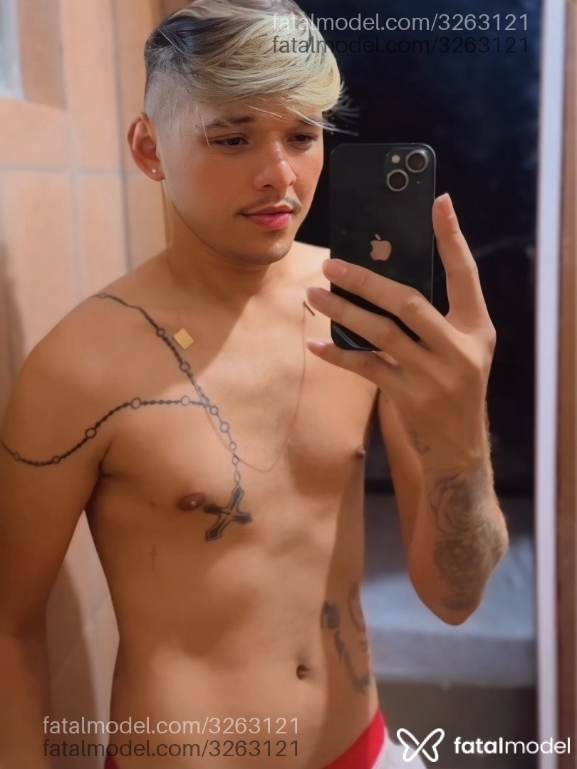 Acompanhante homem loira (o) de olhos mel em Virtual - Arthur