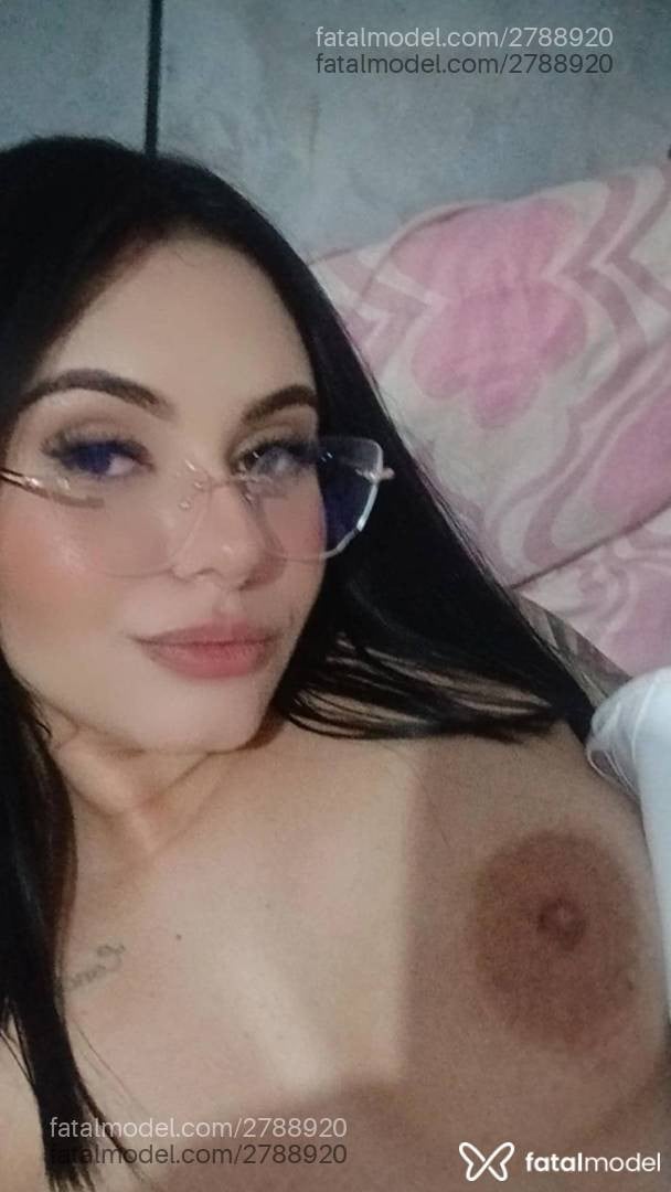 Acompanhante mulher morena (o) de olhos mel - Kelly