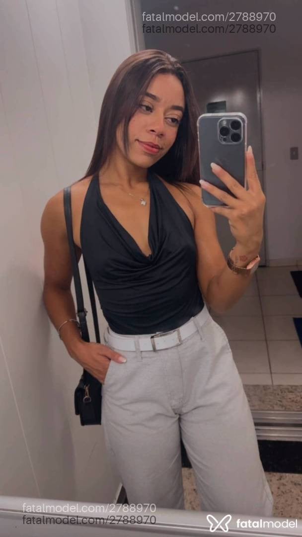 Acompanhante mulher com cabelo castanho de olhos castanhos em Cascavel - Maitê
