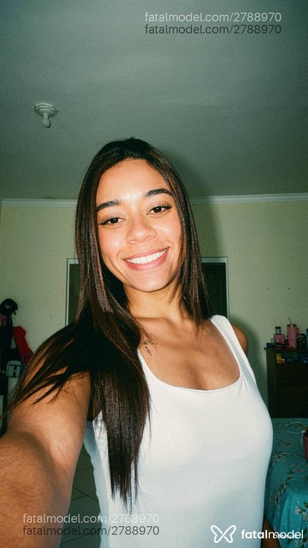 Acompanhante mulher com cabelo castanho de olhos castanhos em Cascavel - Maitê