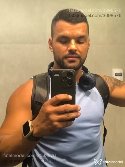 Acompanhante homem com cabelo castanho de olhos verdes em Votorantim Acompanhante homem com cabelo castanho de olhos verdes em Votorantim - Francisco