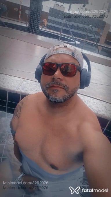 Acompanhante homem sem cabelo de olhos pretos em Caldas Novas Acompanhante homem sem cabelo de olhos pretos em Caldas Novas - Prazerecompanhia