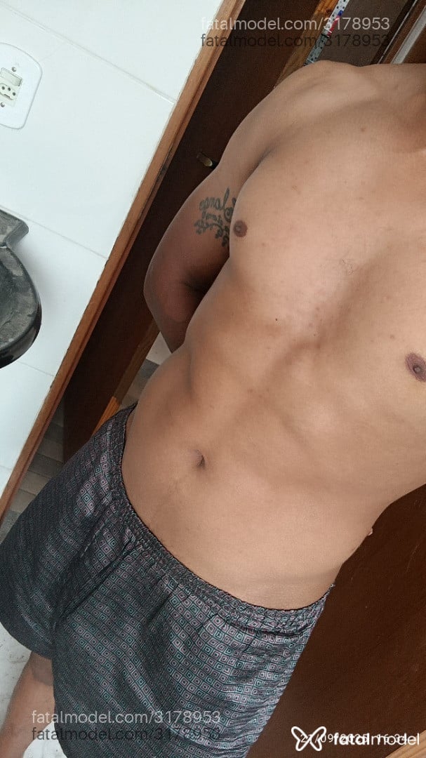 Acompanhante homem com cabelo castanho de olhos castanhos em São Paulo - Henrry