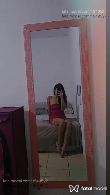Acompanhante mulher com cabelo castanho de olhos castanhos - Lola Acompanhante mulher com cabelo castanho de olhos castanhos - Lola