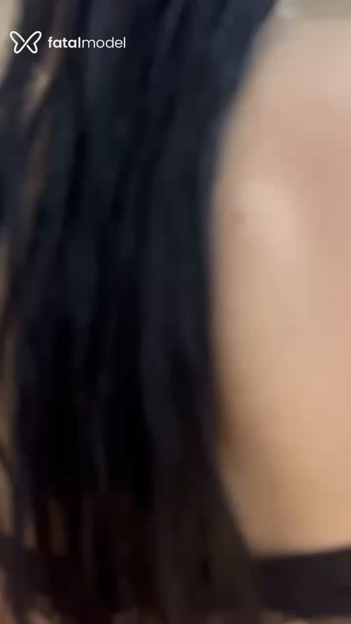 Acompanhante mulher com cabelo castanho de olhos verdes - Tamires Rosa