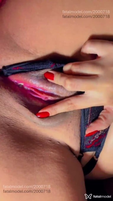Acompanhante mulher morena (o) de olhos castanhos em Virtual Acompanhante mulher morena (o) de olhos castanhos em Virtual - Ana
